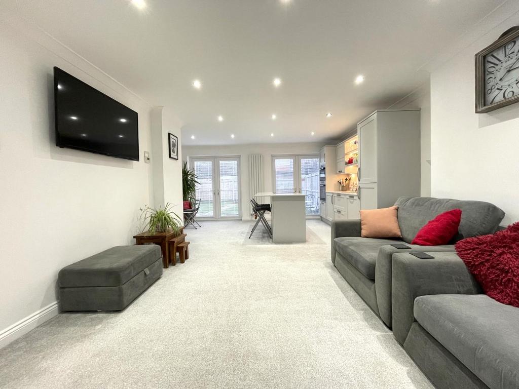 Lounge / kitchen