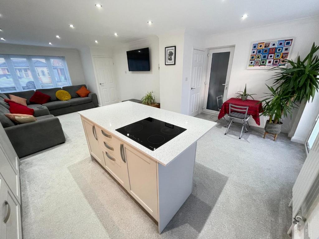 Kitchen / lounge