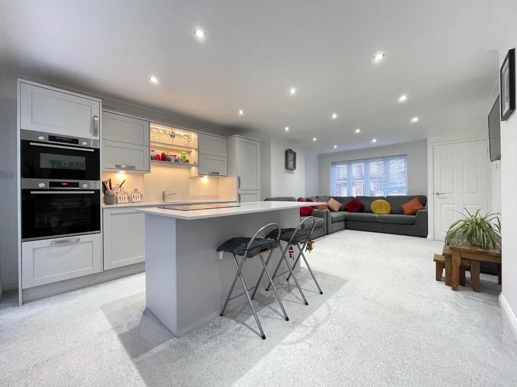 Kitchen / lounge