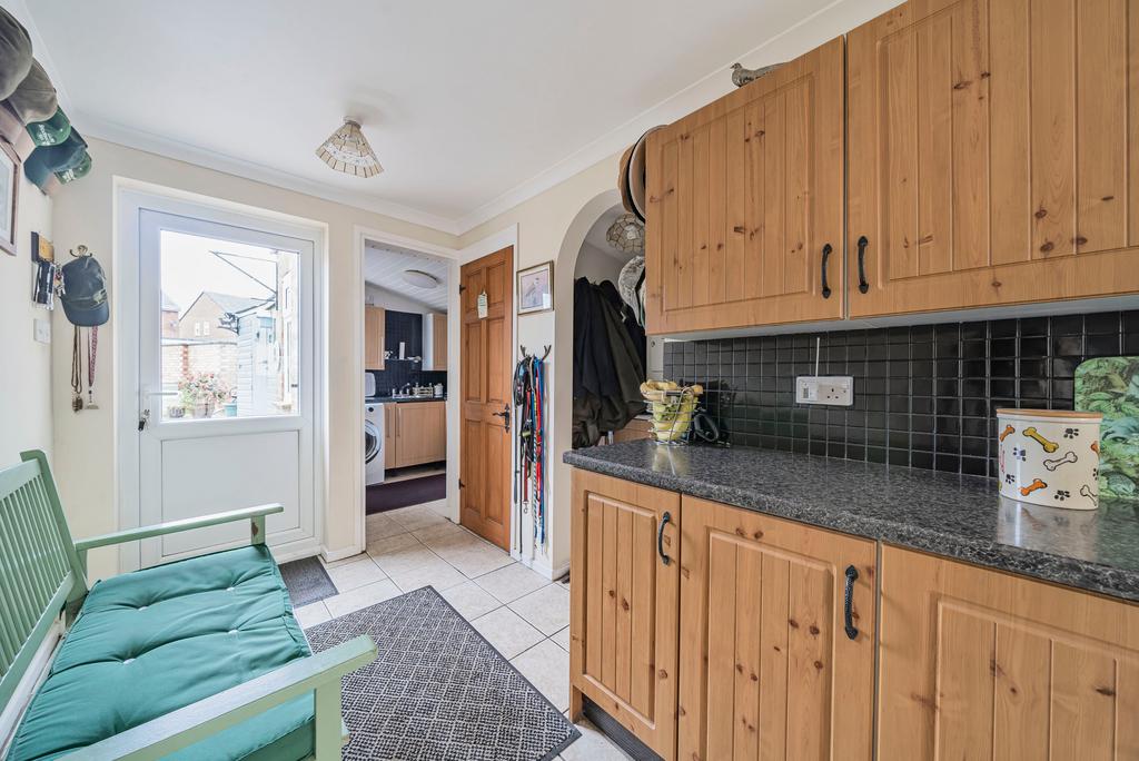 Linden Close, Ludgershall, SP11 3 bed semidetached house £300,000