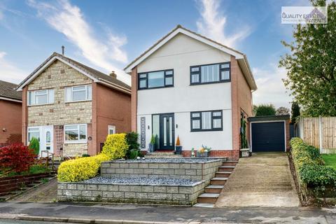 3 bedroom detached house to rent, 165 Debenham Crescent, Stoke-on-Trent ST2