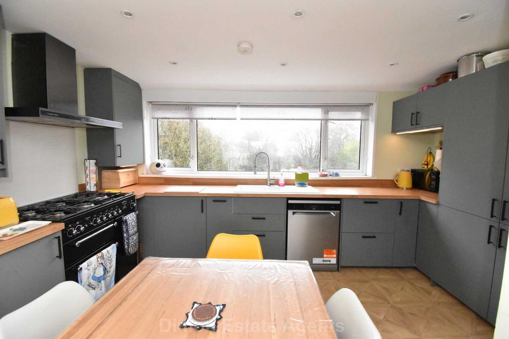 Gale Moor Avenue, Gomer 4 bed terraced house for sale £310,000