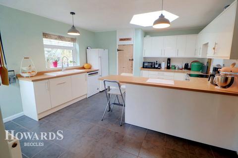 4 bedroom detached house for sale, Church Road, Bungay