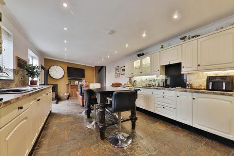 3 bedroom detached house for sale, Town Street, Shiptonthorpe, York, East Riding of Yorkshire, YO43 3PE