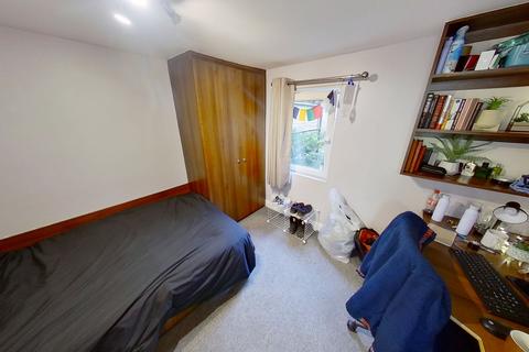 5 bedroom house to rent - St Anns Mount, Burley, Leeds