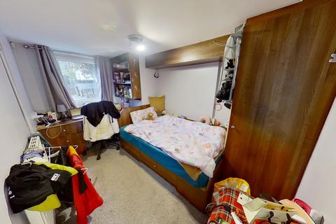 5 bedroom house to rent - St Anns Mount, Burley, Leeds