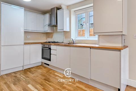 2 bedroom flat to rent, Francis Road London E10 6PP