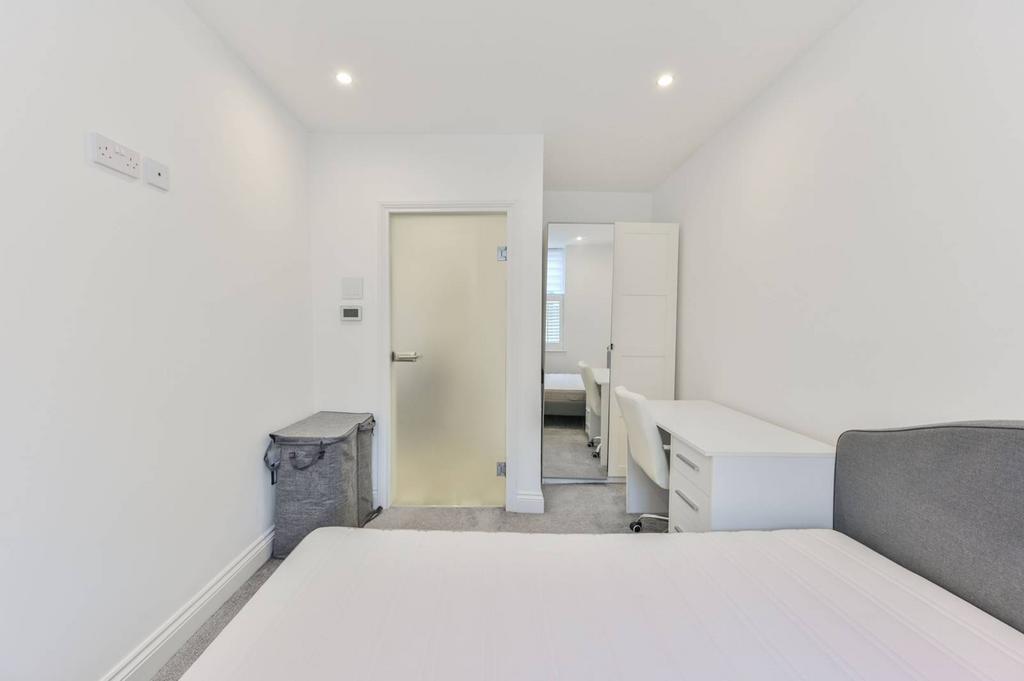 Newell Street, Limehouse, London, E14 1 bed flat £1,699 pcm (£392 pw)