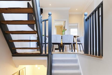 Flat 4, 20 Redcliffe Street, London, SW10 9DT