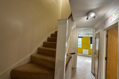 3 bedroom terraced house to rent, Capthorne Avenue, Harrow HA2