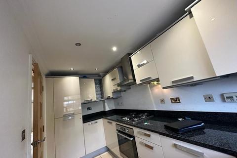 3 bedroom terraced house to rent, Capthorne Avenue, Harrow HA2