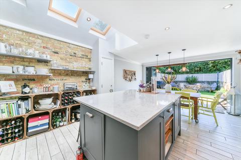 3 bedroom terraced house for sale, Eversleigh Road, Battersea, London, SW11