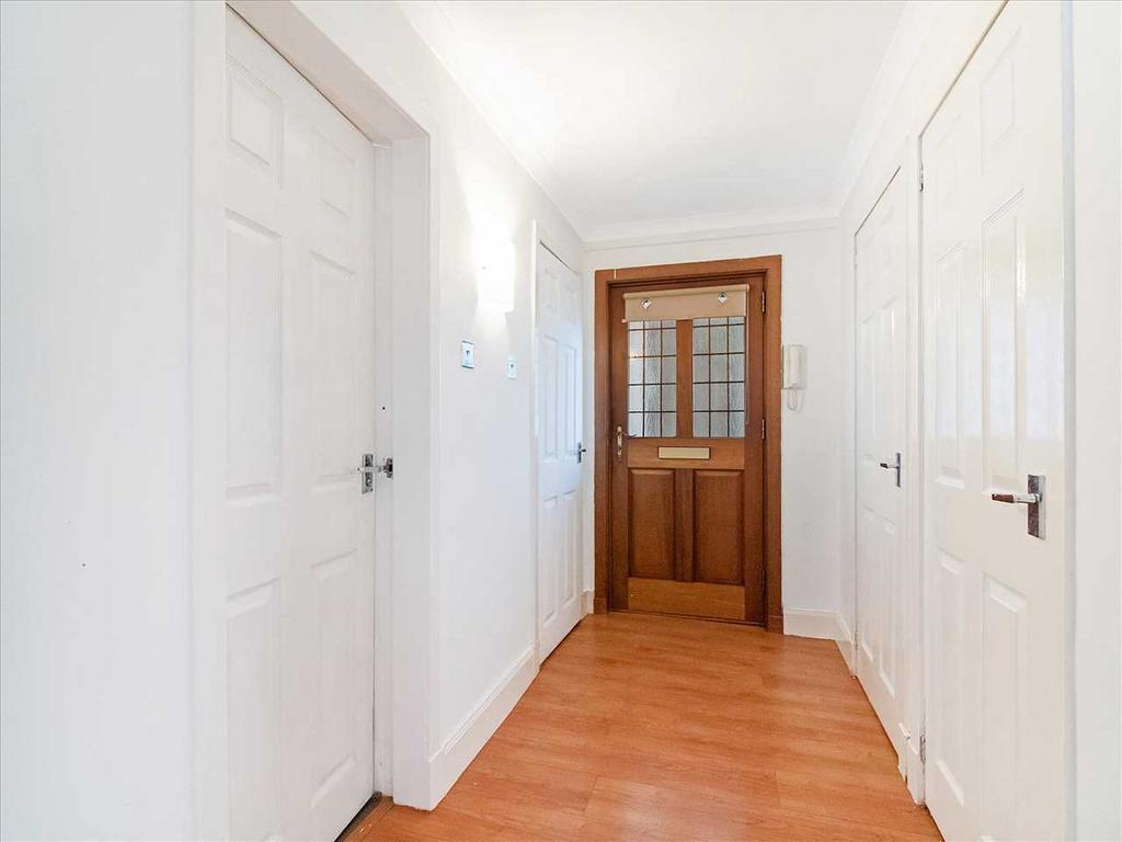 Entrance Hallway (2)