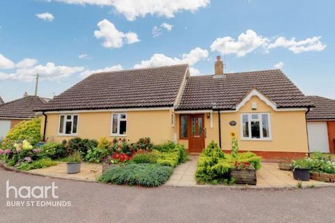 3 bedroom bungalow to rent, Pates Corner, Bury st edmunds