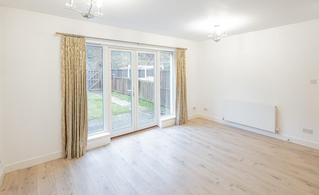 Esk Bridge, Penicuik, Midlothian, EH26 8QR 3 bed terraced house for