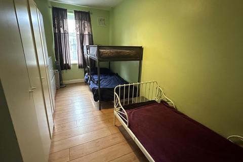 2 bedroom flat to rent, High Road, Wood Green, N22