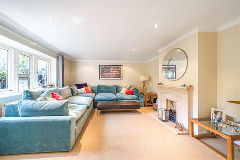 4 bedroom detached house to rent, Eggars Field, Bentley, Farnham, Surrey, GU10