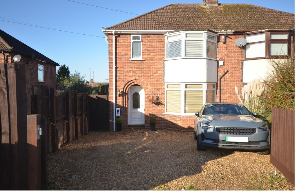 Pytchley Road, Kettering, NN15 3 bed semidetached house £266,000