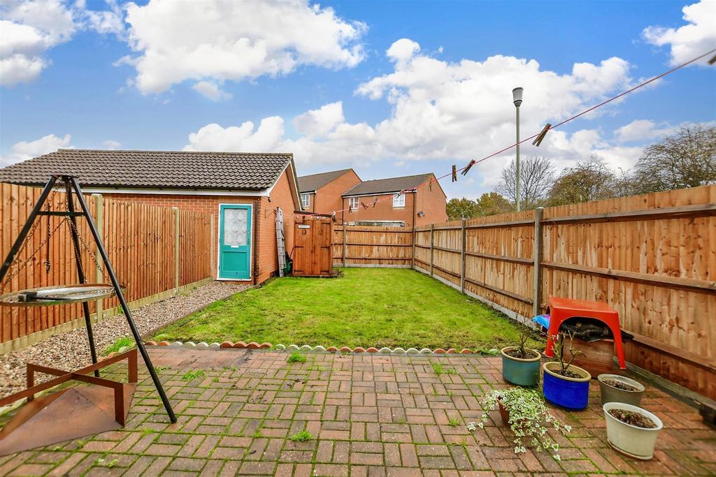 Fairview Drive, Ashford, Kent 3 bed end of terrace house for sale £