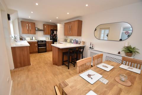 42 Cameron Close, Tiverton, EX16 5DB