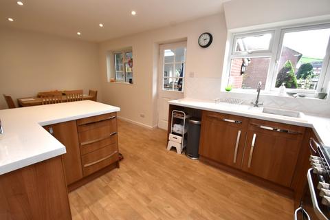 42 Cameron Close, Tiverton, EX16 5DB