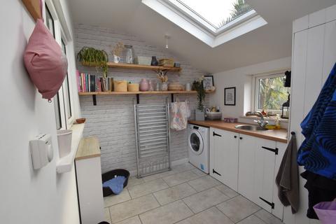 42 Cameron Close, Tiverton, EX16 5DB