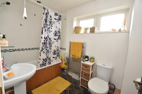 42 Cameron Close, Tiverton, EX16 5DB