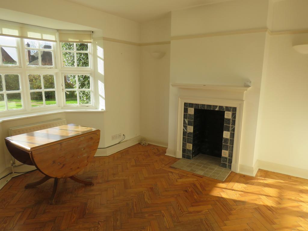 Hill Top, Hampstead Garden Suburb, NW11 1 bed apartment £1,733 pcm (£400 pw)