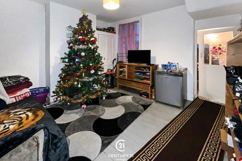 141 Fourth Avenue, London, E12 6DP