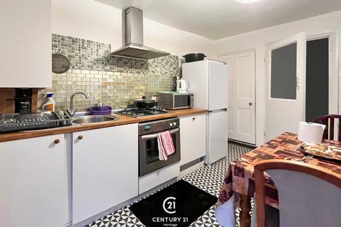141 Fourth Avenue, London, E12 6DP