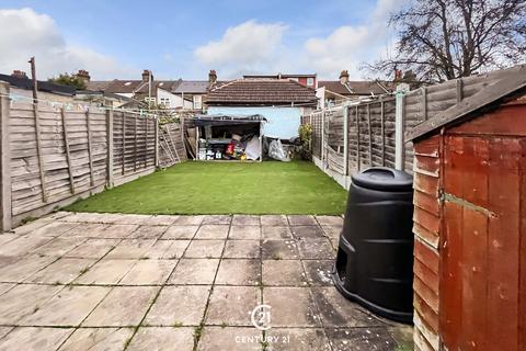 141 Fourth Avenue, London, E12 6DP