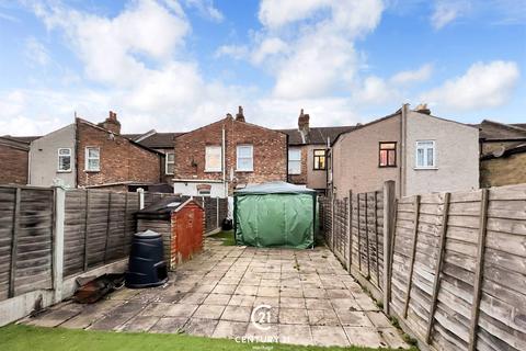 141 Fourth Avenue, London, E12 6DP