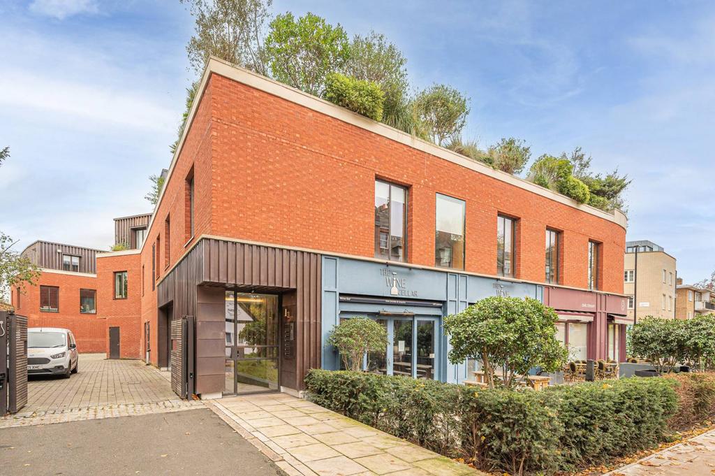 Swains Lane, Highgate, LONDON, N6 2 bed flat for sale £900,000