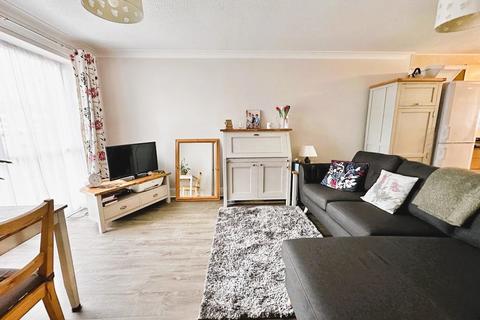 1 bedroom ground floor maisonette for sale, Clavell Close, Rainham