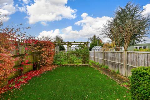 2 bedroom semi-detached bungalow for sale - Tadworth Road, Kennington, Ashford, Kent