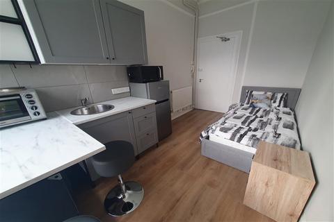 Studio to rent, Bayswater, London W2