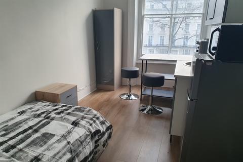 Studio to rent, Bayswater, London W2