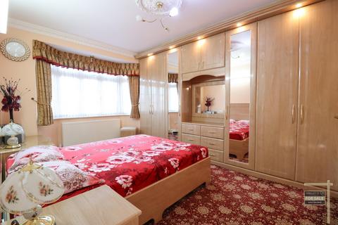 68 Hogarth Gardens, Hounslow, TW5 0QT