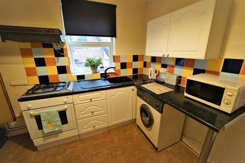 1 bedroom flat to rent - Flat 2, 18 Wellington Square, Lenton, Nottingham, NG7 1NG