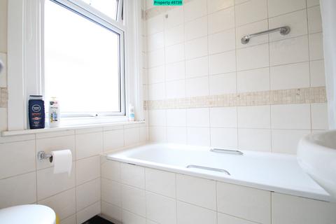 1 bedroom in a house share to rent - King Edwards Place, London, W3 9RP