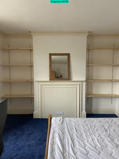 1 bedroom in a house share to rent, King Edwards Place, London, W3