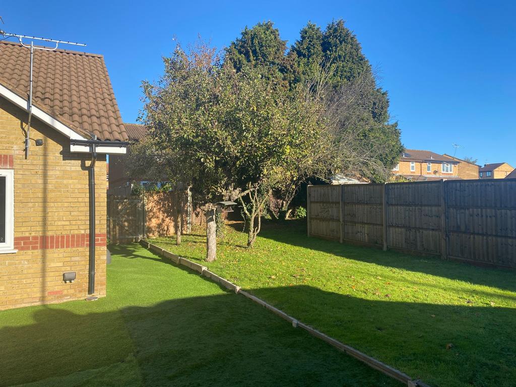 Slough, Slough SL1 4 bed property with land for sale £650,000