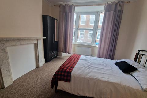 3 bedroom maisonette to rent, Fairlight Place, BRIGHTON BN2