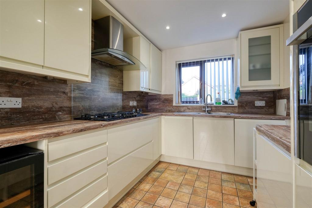 Gate, Northfield Birmingham, B31 4AJ 3 bed detached house for sale £350,000