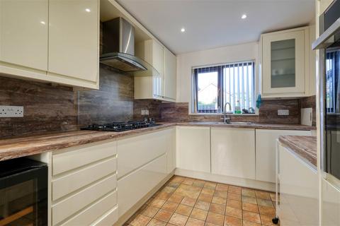 16 Bishops Gate, Birmingham, B31 4AJ