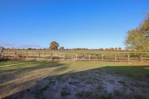 2 bedroom detached bungalow for sale - Rockland Road, Lower Stow Bedon