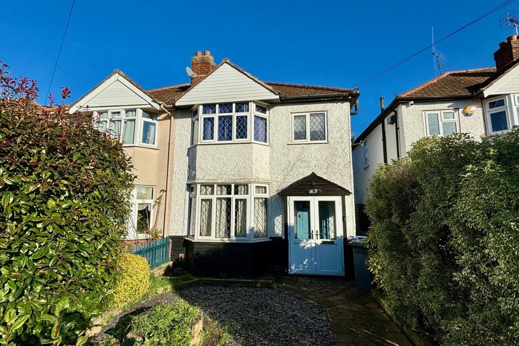 Pooley green road egham surrey tw20 3 bed semi detached house for