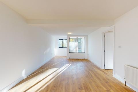 3 bedroom ground floor flat to rent - Summerwood Road