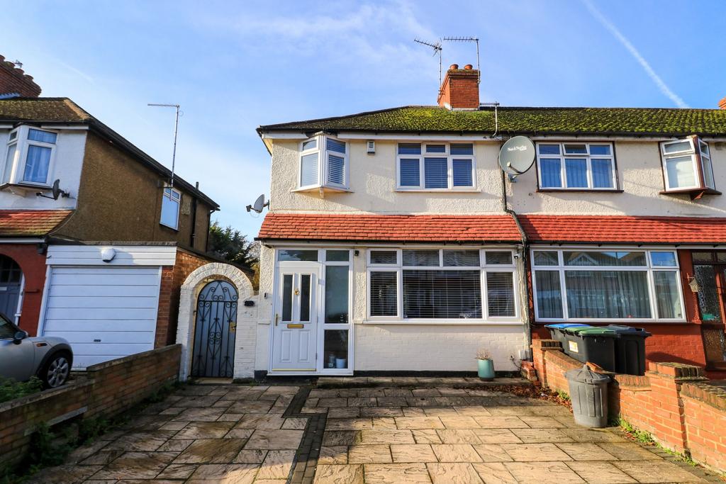 Mapleton Crescent, EN3 3 bed end of terrace house for sale £464,995