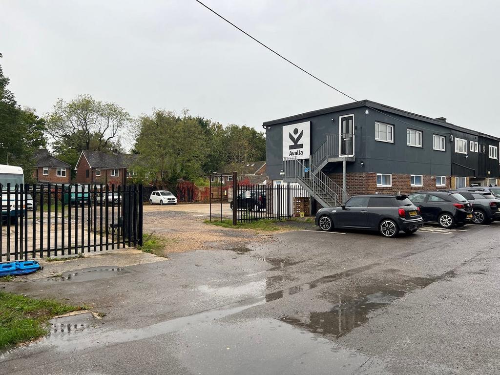 Unit A, 73 Common Road, Chandler's Ford, Eastleigh, SO53 1HE Storage to